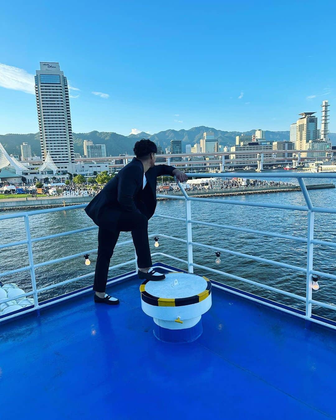 糸井嘉男のインスタグラム：「出航🚢🛳️ 船上のアスリートトークショーしてきました。 豪華クルーズ🛳️に揺られながら、楽しい時間でした！！ #神戸港　#船上　#クルーズ船  @sportsbacks.official」