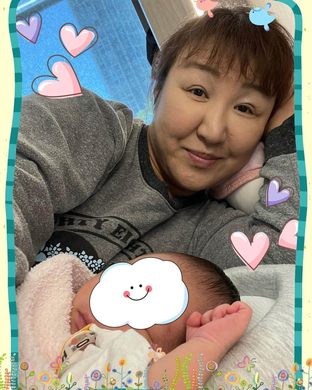 北斗晶さんのインスタグラム写真 - (北斗晶Instagram)「子守中のばぁーちゃん👨‍🍼  少しでも長〜くネンネしてね💤 そう、寿々の体をポンポンしてたら… 自分がうとうとしてきちゃう。  我が子の時もそうだった。 あれから20年…  また、あの時と同じ思いをさせてもらってます😊💕  #子守  #ばぁーちゃん  #初孫  #うたた寝」8月19日 20時08分 - hokutoakira_official