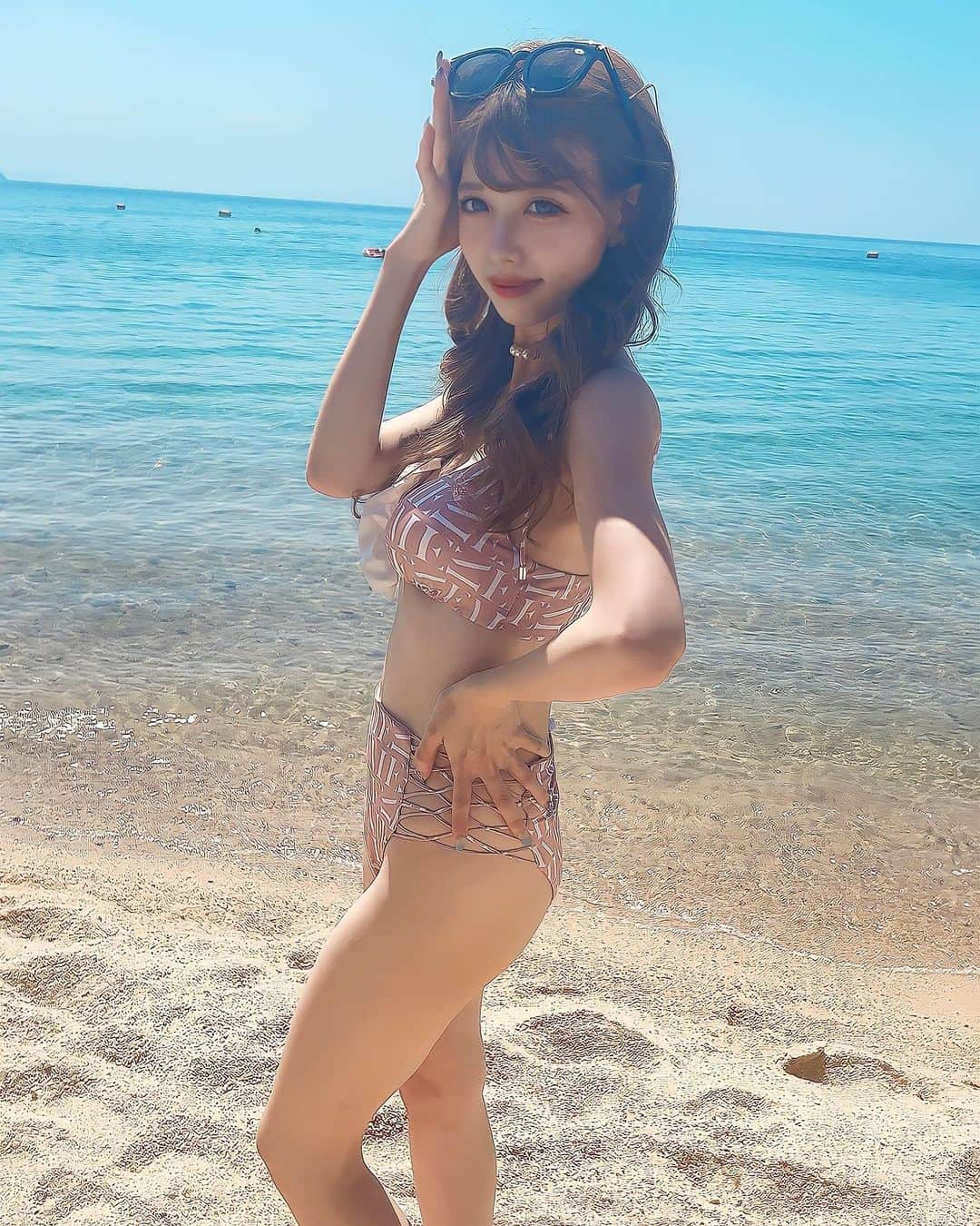 YUNAさんのインスタグラム写真 - (YUNAInstagram)「水晶浜はとっても青かった🐳💙  夏になると水着の写真増えて 露出狂見たいになってる‍🥵💦笑  .   #福井  #水晶浜  #水着  #ビキニ」8月19日 20時12分 - 24yunaa