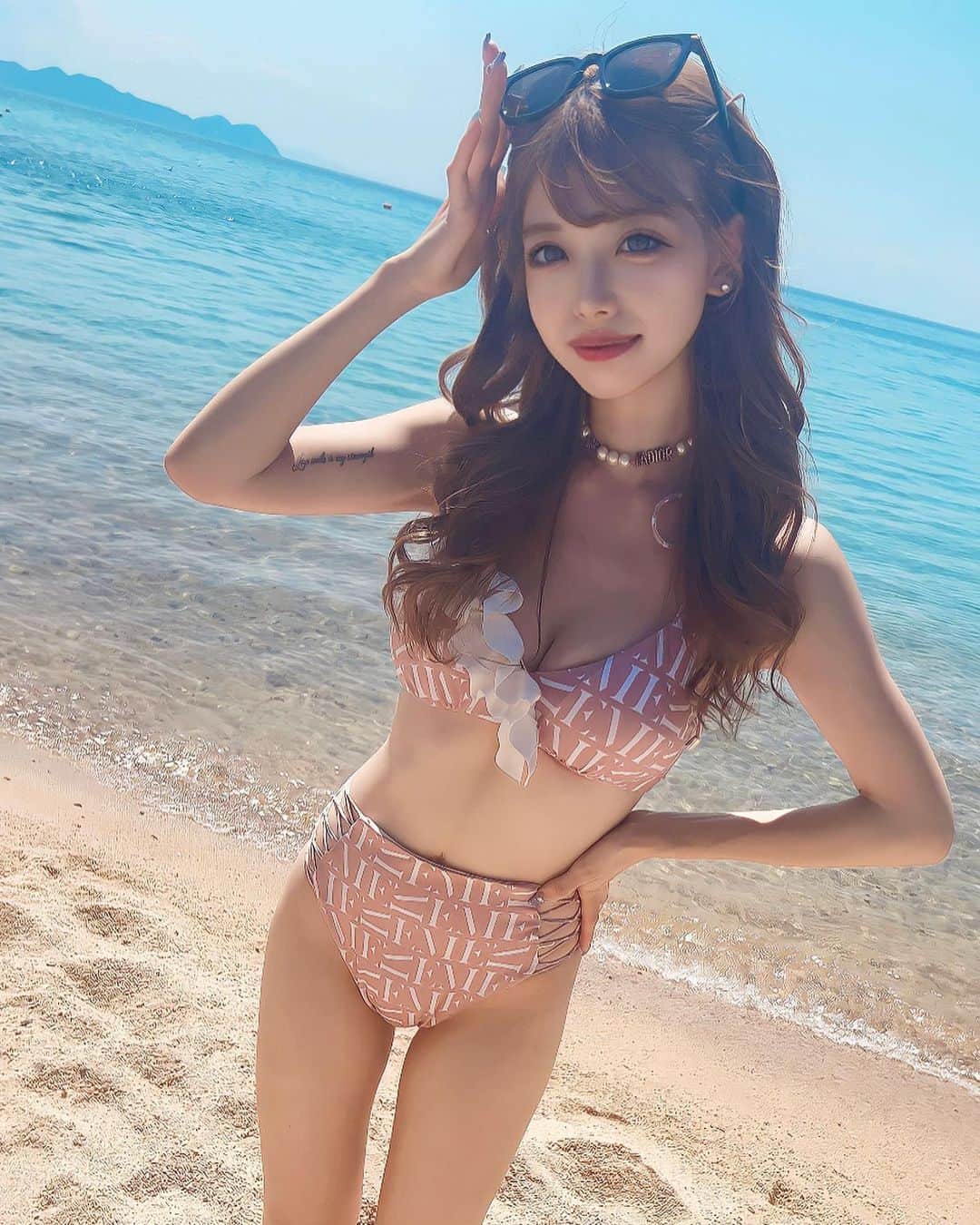 YUNAのインスタグラム：「水晶浜はとっても青かった🐳💙  夏になると水着の写真増えて 露出狂見たいになってる‍🥵💦笑  .   #福井  #水晶浜  #水着  #ビキニ」