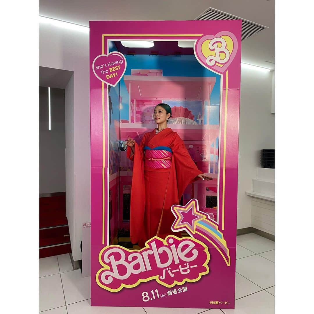 高畑充希さんのインスタグラム写真 - (高畑充希Instagram)「👙👛🌸🍬🏄‍♀️🛍️  My new box 　　My new case💓  #barbie  #barbiemovie  #kimono_version  映画を、 観てくれてありがとう☺️」8月19日 20時14分 - mitsuki_takahata