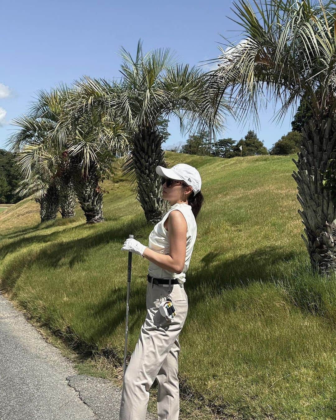 中嶋杏理のインスタグラム：「.  自分がまさかゴルフ投稿をこんなにする日が来るとわ⛳️🫠  ハマると思ってなくて 全然可愛いウェア持ってなかったんだけど 先月POPUPでゲットしたウェアが、 通気性も生地もデザインも今の所1番お気に入り☺️🤎 @byesquise  私服で着れそうな大人お洒落なブランドでおすすめ🥰  .」