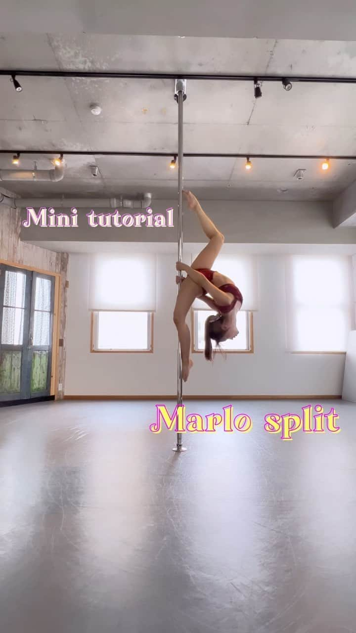 坂井絢香のインスタグラム：「Mini tutorial🧚‍♀️   #pdmarlosplit  形が可愛くてお気に入り✨  挑戦したよー！出来たよー！ のタグ付け待ってます🫡💕　  Wearing @menuet_official   #poledance #pdtricks #pdtutorial  #spinningpole」