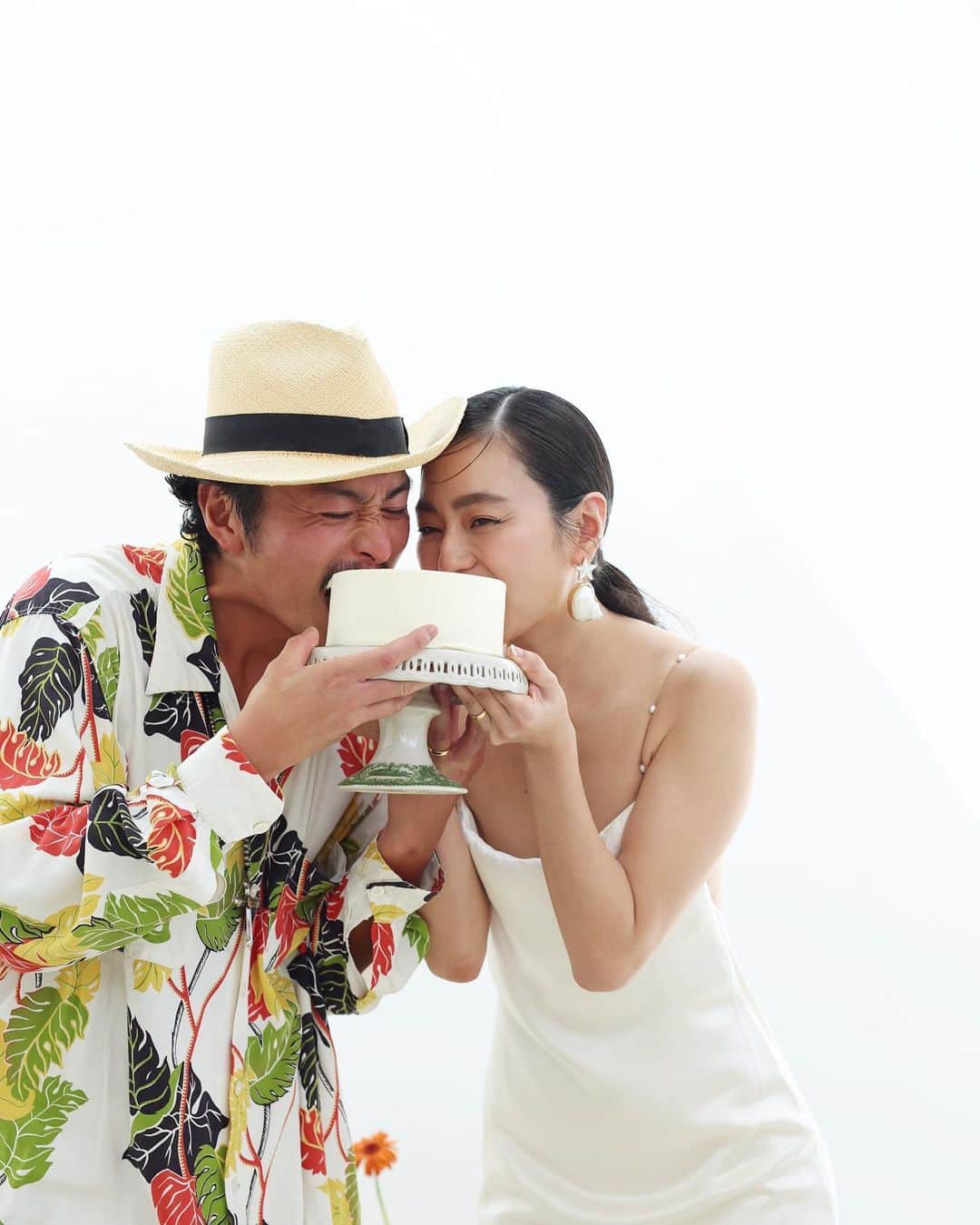 信太美月さんのインスタグラム写真 - (信太美月Instagram)「FOODは皆さんから大好評で わたしもとても嬉しかった♡♡ イレギュラーな会場にも関わらず こんなに美しく美味しいお料理を 作ってくださって大感謝です🌼 ケーキは誕生日にいつもお願いしてる お友達にオーダーしました☺️🙏 夏だし遠方だからバタークリームで。 可愛くていつも美味しいケーキをありがと🤍  #mizuki_wd」8月19日 20時26分 - shidamizuki