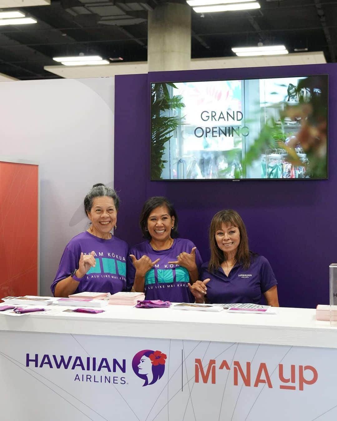 ハワイアン航空のインスタグラム：「Join us for @madeinhi tonight through this weekend at the Hawai‘i Convention Center in the heart of Honolulu. 10% of ticket sales to the Made in Hawaii Festival will be donated to the @hawaiicommunityfoundation’s Maui Strong Fund.  Here’s a sneak peek at our booth, featuring products from local businesses a part of @manauphawaii’s local entrepreneur cohorts.   #SupportLocal #MadeInHawaii」