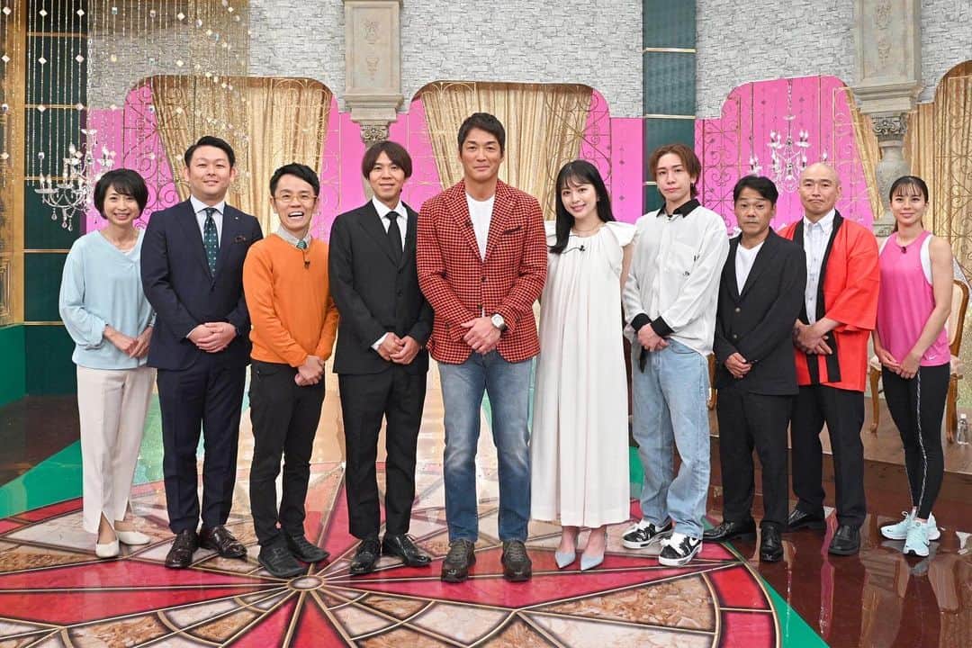 沖田愛加のインスタグラム：「. . 本日8/19(土)テレビ東京13:28〜  「忖度なし!?長嶋一茂の正直通販！ヒット商品の秘密＆舞台裏ストーリー」 アシスタントMCしてます！🌸 ぜひ見てね！♡」