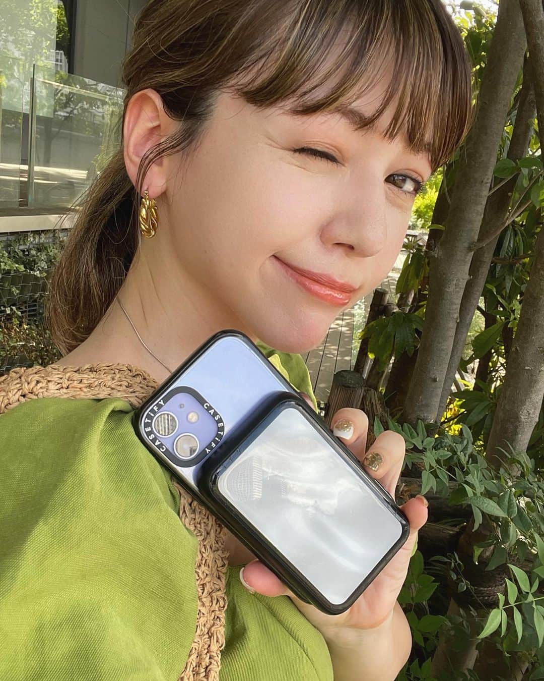 峯りあなのインスタグラム：「スマホケースで大人気の @casetify_jp からMagsafeアクセサリーが新しく発売されたよ🌟  マグネットがiPhone本体に埋め込まれている仕組みになってるの📱 Magsafe対応のケースやアクセサリーを使うと、装着したまま充電ができるんだよ🥳  豊富なプリントデザインやテキストのカスタマイズで自分だけのデザインにできるの🫶🏼  モバイルバッテリーは5,000MaHの大容量🔥 ウォレットスタンドは、カードを収納できてスマホスタンドとしても使えるよ！  Magsafeアクセは付け外しが可能だから、シチュエーションによって付け替えられる✌🏼 インパクトケースは落としても割れないくらい耐衝撃性が優れてるから安心して使えてるよ🌸  @casetify_jp で使える15%OFFのプロモーションコードをいただいたので、ぜひ使ってね❣️ 【15RIANA】  #CASETiFYPartner #モバイルバッテリー#スマホリング#スマホスタンド #スマホグリップ #PR」