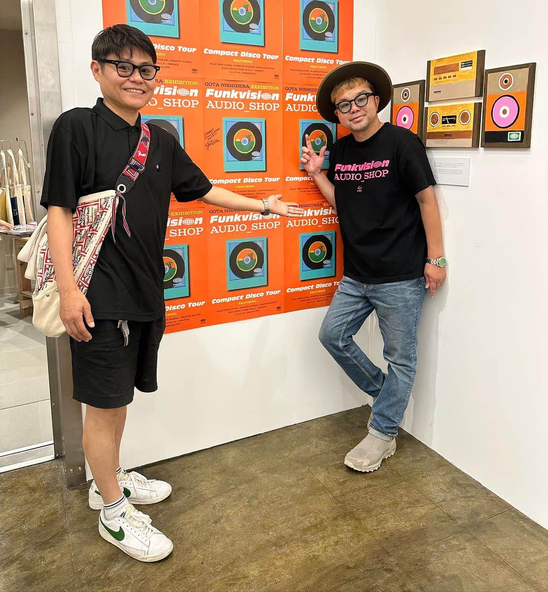 西寺郷太のインスタグラム：「チャーべ君 @cbsmgrfc いつもありがとうございます！ いよいよラストまであと３日！昨日も沢山人が来てくれて嬉しかったー！　  ーー Funkvision_AUDIO_SHOP  "COMPACT DISCO SUMMER 2023"  8月3日（木）〜21日（月） at Bankrobber LABO Shibuya (HMV record shop 内) 11:00–21:00 hmv.co.jp/news/article/2… @HMV_Japanより  @bankrobber_labo 150-0042 東京都渋谷区宇田川町36-2 ノア渋谷 1F/2F HMV record shop 渋谷」
