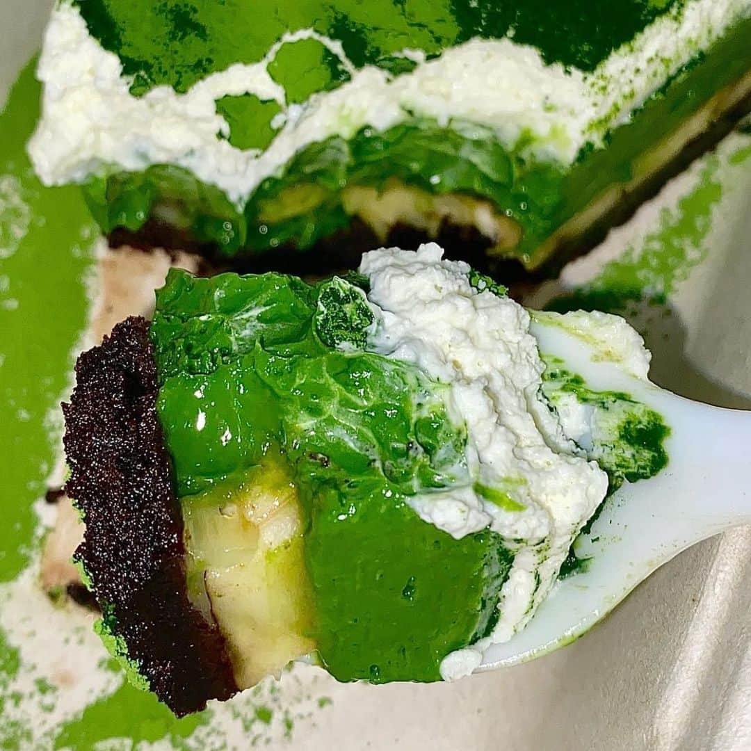 tealilycafeのインスタグラム：「MATCHA BANOFFEE.  ONLINE DELIVERY  Line man : http://wongn.ai/i79gf  Robinhood : https://static.robinhood.in.th/app_link.html?URI=robinhoodth://merchantlanding/id/70153  Cr. Photo @thefoodcollections  Thank you so much ka   #homematcha」