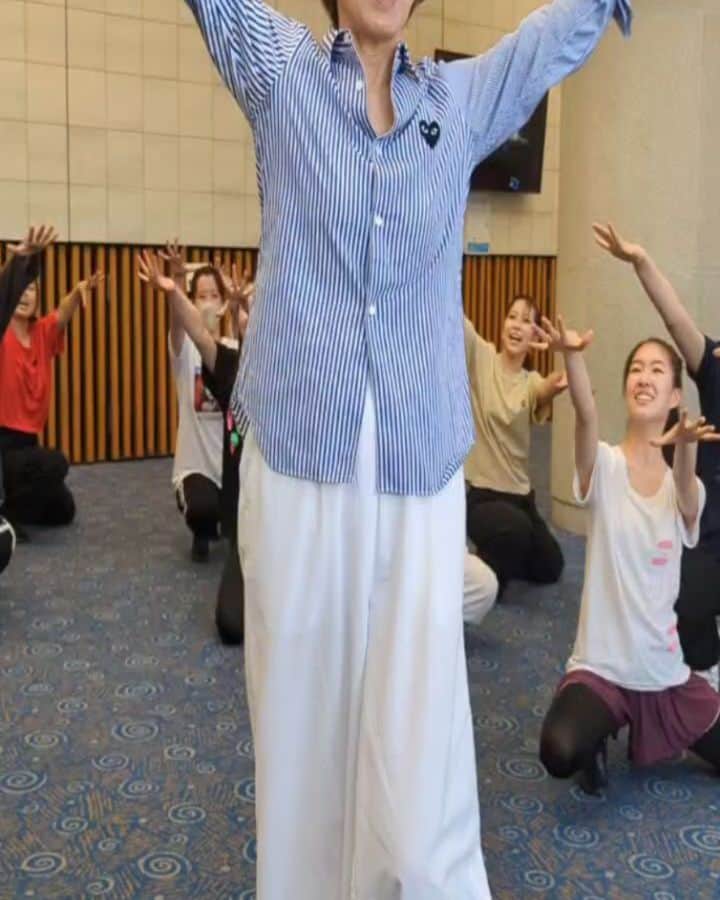 のインスタグラム：「ミュージカルスクールWITHの25周年&祭田力とくしま芸術文化賞受賞記念公演のゲスト出演で、昨日徳島へ来ました🙆 台風も去り晴天❕  昨日はスクールの皆さんと軽く合わせて、夜は大好きなイタリア料理のお店。WAKAへ。４年ぶり❗️美味しかった～😂  本日と明日の公演です☺️ 楽しみます🙋  #祭田力 #ミュージカルスクールWITH #徳島 #WAKA #安奈淳」