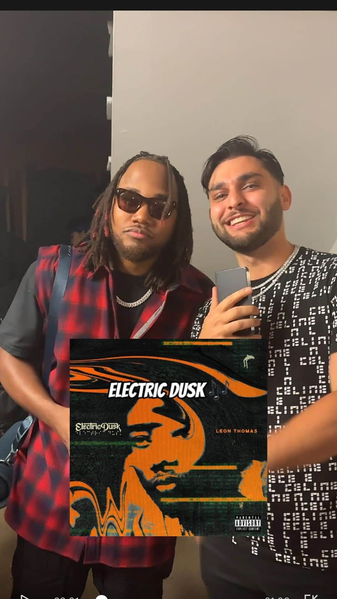 レオン・トーマス3世のインスタグラム：「My friend @leonthomas dropped his album “Electric Dusk” and it’s really dope 🔥 Hella smooth music 🎶 Catch a vibe and check it out!   #leonthomas #electricdusk #tydollasign #motown #atiftv」