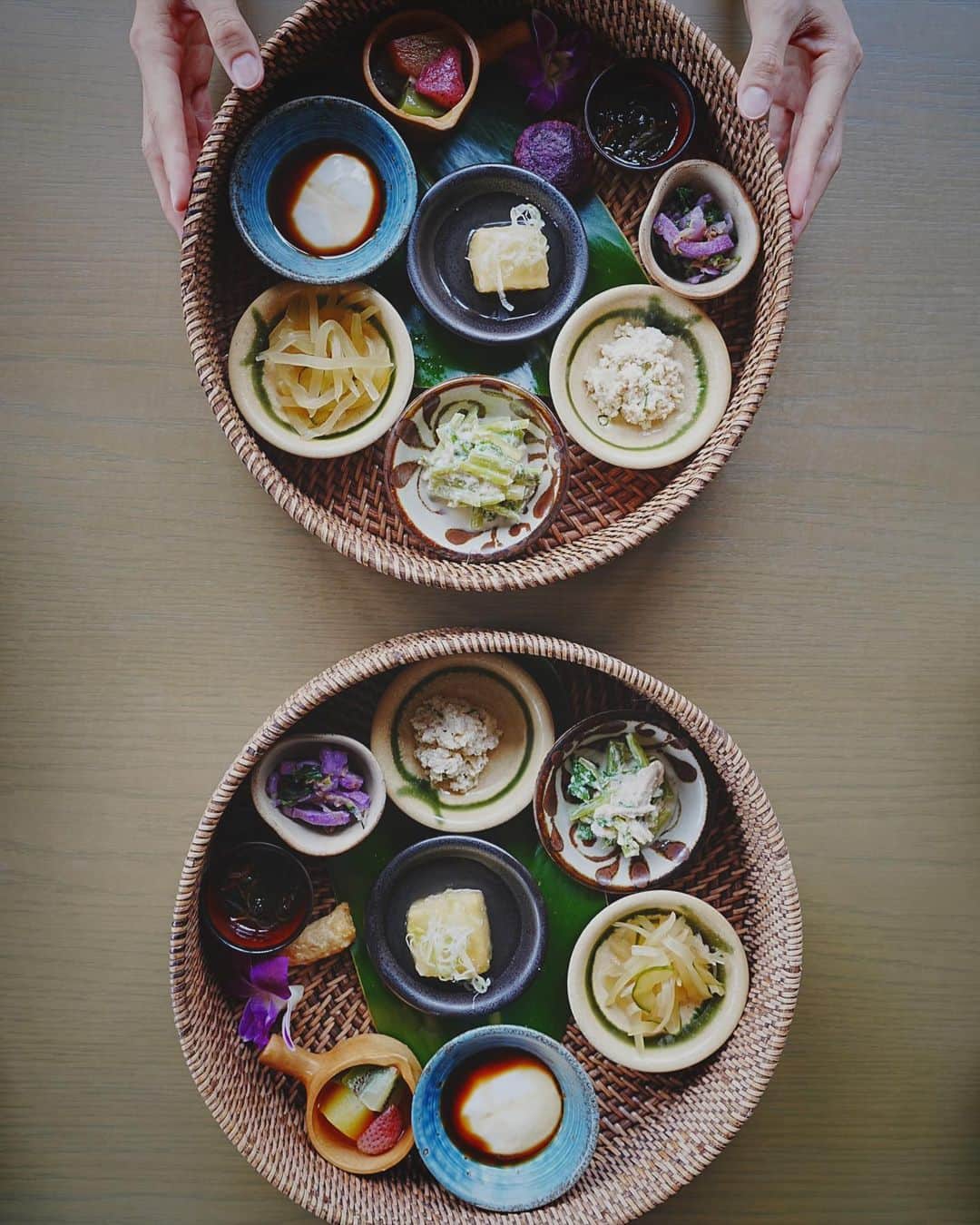 渡辺由布子さんのインスタグラム写真 - (渡辺由布子Instagram)「🍽️🥗🌮🥭🥒🫚🫘☕️  -Best Breakfast Momories☕︎ vol.17-  #世界のホテルで朝食を  遅く起きた朝は... “Brunch Anywhere”をコンセプトに、 「グランディスタイル沖縄読谷ホテル＆リゾート」ではメインダイニング以外に、客室でもプールサイドでも朝食を食べられるのが魅力。  朝食をスキップしたいけれどブランチなら、というゲストのあらゆるニーズに応えて、AM7:00からPM2:00までいつでも利用できる新感覚の朝食スタイル。  黒米の琉球薬膳、自家製麺の出汁香る沖縄そば、沖縄の恵み膳、サーモンシュリンプ＆生ハムチキンコンフィのタルティーヌの4種から選べます。  彩りと食材にこだわったヘルシーな沖縄の朝ごはんに、身も心もハッピーな気持ちに。 最高の一日のはじまり😋  #沖縄旅行 #沖縄ホテル #グランディスタイル沖縄読谷ホテルアンドリゾート #ホテル朝食 #ブランチ #あさごはん #E朝 #ホテルステイ #ホテル滞在記 #ホテル好きな人と繋がりたい #glamdaystyle #infinitypool #shortvacay #staycation #breakfast #sundaybrunch #bento #TravelWriter #トラベルライター #ホテルジャーナリスト   💻 @kirei_note  https://kireinotes.com/60420-2/  🏷 GLAMDAY STYLE 沖縄読谷 ホテル＆リゾート 📍 @glamdaystyle_hotel_and_resort  🗾 #Okinawa (#沖縄 ) #Yomitan (#読谷 ) 🌏 #🇯🇵 #JAPAN (#日本 ) 📅 2023.06」8月19日 12時37分 - watanabe_yuko