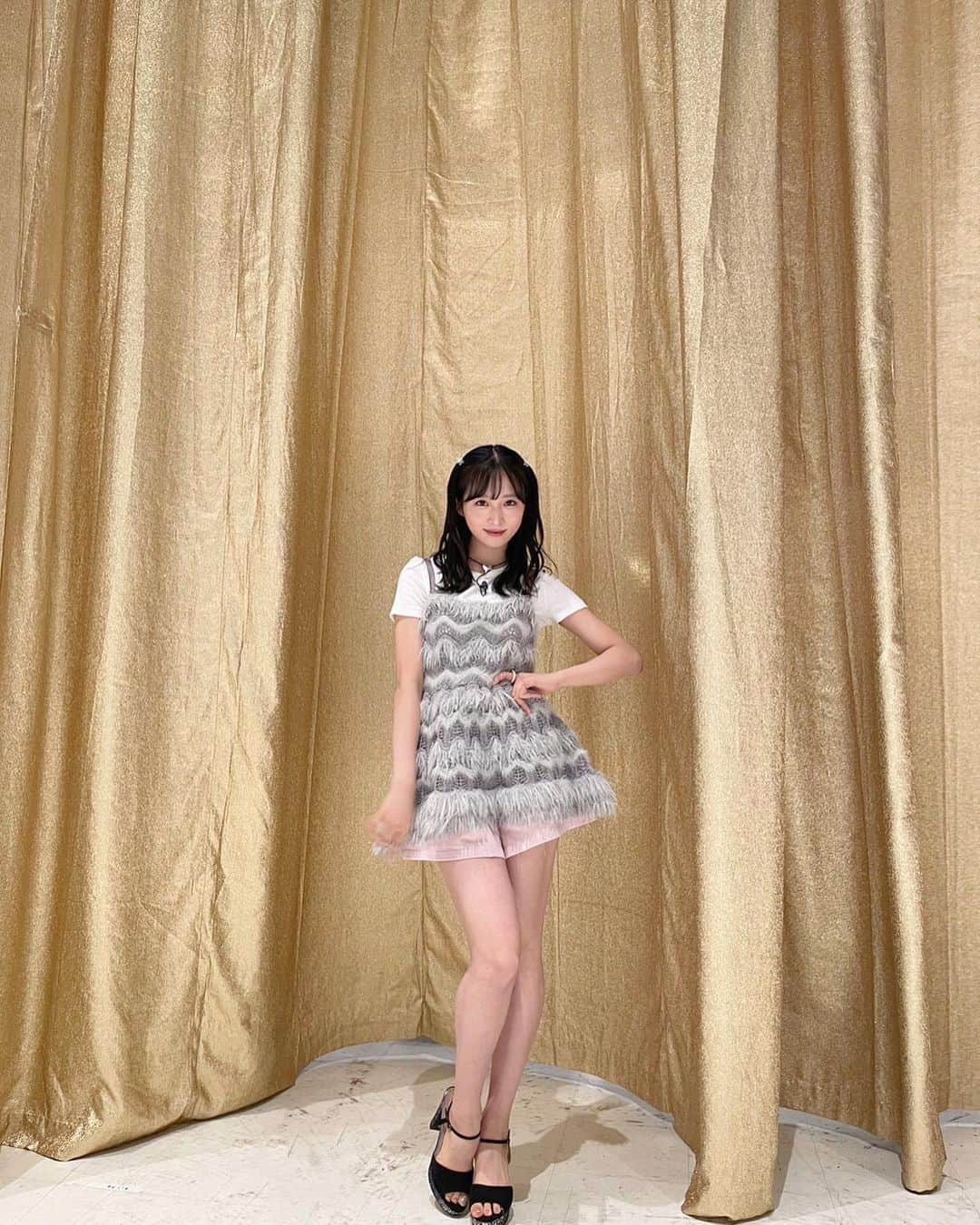 小栗有以さんのインスタグラム写真 - (小栗有以Instagram)「久しぶりのはーふついん🐇🩶  ベージュ好きだけど グレーも好きぃ~🫧  #ハマダ歌謡祭 #ハーフツイン」8月19日 12時39分 - yuioguri_1226