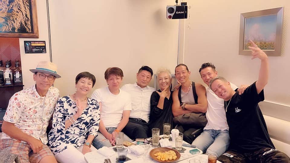 山本華世のインスタグラム：「ピーさん、お誕生日おめでとう㊗️いつも刺激いただいてまーす。出会いに感謝❤️してまーす。 #池畑慎之介  #お誕生日  #enjoylife  #happybirthday  #simplelife  #出会いに感謝」