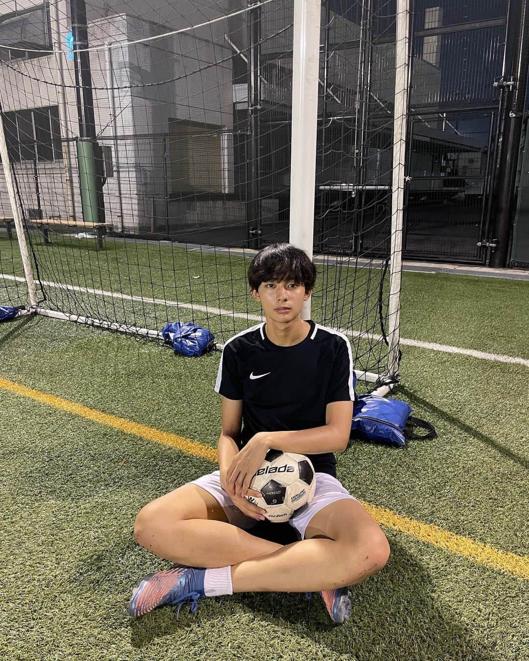 松井大奈のインスタグラム：「今日の投稿は、僕の趣味のフットサル⚽️ 週一回友達と集まってやってます!! サッカーは3歳から兄の影響で始めて高校までやってて、14年間やってます！   #メンズノンノモデルオーディション2023  #メンズノンノ #松井大奈  #フットサル  #サッカー」