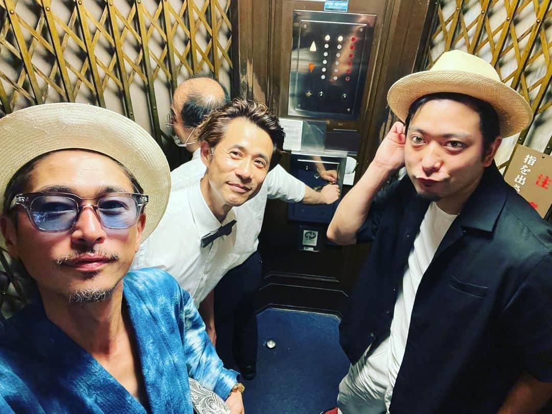 窪塚洋介のインスタグラム：「良い酔い夜in京都  時間差で2回鴨川入っとるやないかい。」