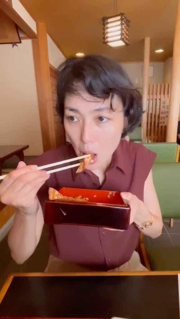 板谷由夏 のインスタグラム：「天丼あげいん エビの尻尾ピース✌️ 暑さで髪の毛ぐりぐり」