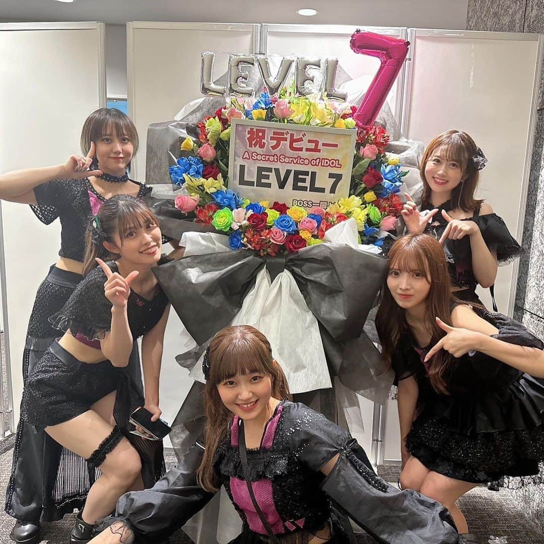 有川結女さんのインスタグラム写真 - (有川結女Instagram)「level7デビューしました！！💐 デビューライブ ありがとうございました😭💗  緊張でいっぱいでしたが たくさんの方に見に来て頂けて 最高なデビューライブになりました🥹💓ピンクのサイリウムもたくさん ありがとう😭 デビューライブを迎えるまで私はダンスも苦手だしこんな私がlevel7として認めてもらえるのかなとか不安がいっぱいで、たくさん練習してきました。 でも、デビューを迎えてたくさんの人がよかったよ。って言ってくれて私は本当にlevel7になれたんだって感じられたし凄く嬉しかったです。不器用でまだまだの私ですがこれからももっと成長していけるように頑張るので たくさん愛してもらえると嬉しいです☺️💗  これからたくさんライブも増えるのでお時間合う時会いに来てね🫶 会えるの楽しみにしてます🫧🫧 改めてこれからよろしくお願いします☺️💓  #アイドル #idol #level7 #デビュー #推し #ピンクカラー #ボブ#外ハネ」8月19日 13時00分 - yume_arikawa0804