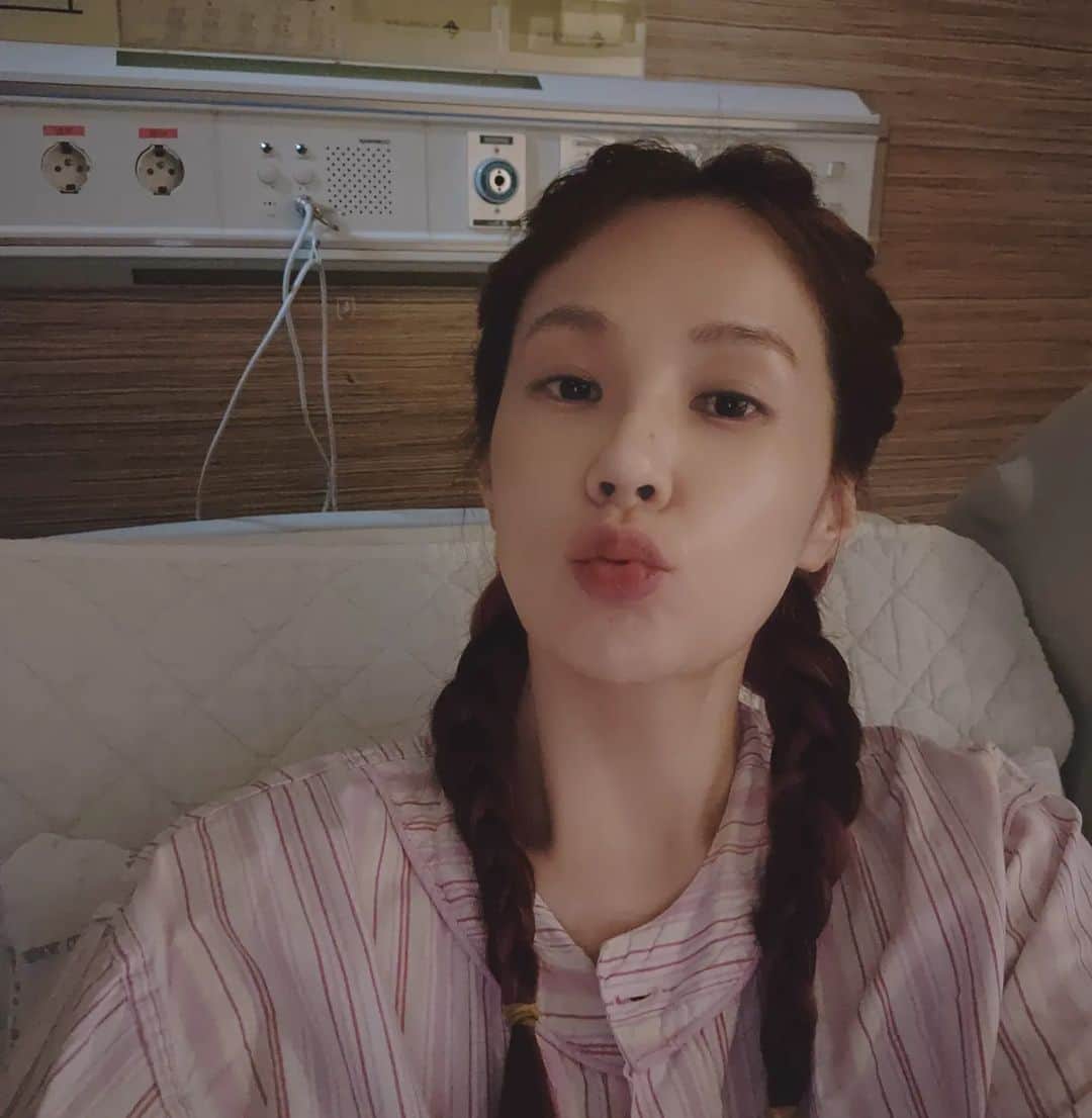 チェヨンのインスタグラム：「수요일날밤에 급수술하고 잘먹고잘자고잘쉬고 토요일오늘퇴원해찌롱~  아직아푸ㅠ 살살댕겨야지~~~~😉  어디가아팠냐면........ 더보기 . . . .」