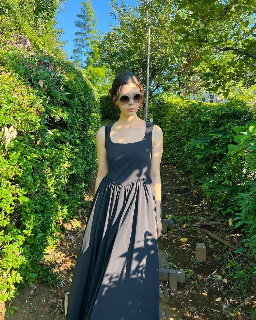 エモン・久瑠美のインスタグラム：「🌼🌿🕶️🌷👗👜✨」