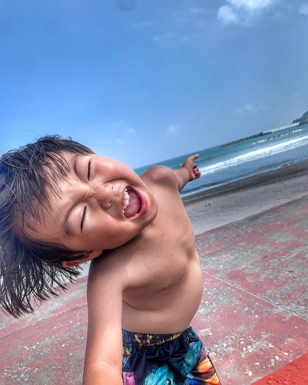 渡部太基さんのインスタグラム写真 - (渡部太基Instagram)「. #わたべんちのお盆休み 🤙 #☀️ #🏖️ #🍉 #🌻 #🌊」8月19日 13時09分 - daikick7