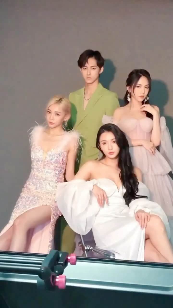 Yumi Wongのインスタグラム：「我們家 @sky_atlantis_7 旗下新藝人 is ready！！！🔥😍 猜猜哪兩位有參演港劇《家族繼承者》？  請大家多多指教，歡迎各大品牌的邀約😜🙏🫶✨✨✨ @levix_lam @joiscutiepie @louvisbaby_1116 @dorcassam  @stannismac」