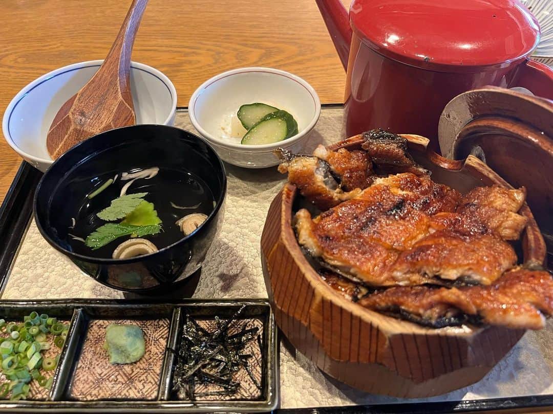 やまだひさしのインスタグラム：「〆はひつまぶし。 美味い旨いうまーい。 急遽探したお初のお店。 大当たり！！！ 食欲優先で石垣島は延期w おとなしく東京戻りますかね。 #やまだひさし #ラジオ #DJ」