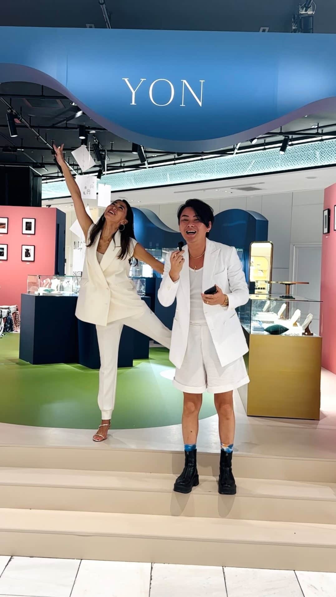野沢和香のインスタグラム：「YON @伊勢丹ザステージ　pop up 週末に是非♡ 心踊るジュエリーと空間✨ 入り口の映像はずっと見ていられる😍  @yon__jewelry @hideyahouse  @yokoyamashiro @hideyaiida」