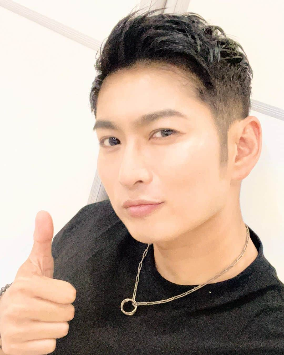 松田悟志のインスタグラム：「まもなくファンミーティングが始まります😎🔥  #in深圳」