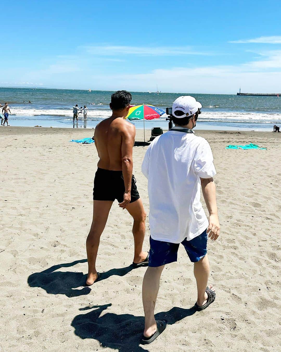 木下レオンさんのインスタグラム写真 - (木下レオンInstagram)「✨  #突然ですが占ってもいいですか❓  ✨  真夏の海  #江ノ島 #大洗サンビーチ にて  突然に占わせていただきました🔮  ✨  8月21日(月)23:00～  是非ご覧ください😁  ✨  やっぱ愛やろ❣️  #エンジョイ」8月19日 13時49分 - reon_japan