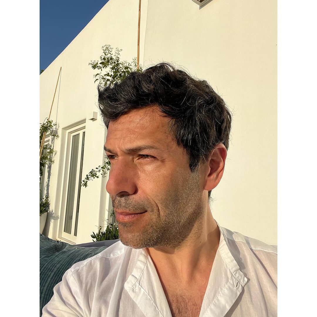 アレクシマビーユのインスタグラム：「Wake-up #paros #parosisland #suntherapy #suncare #tan #raysoflight #white #bluesky #myself @alexismabille #dayoff」