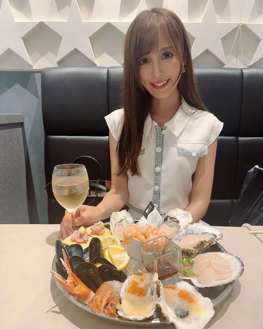 葵井えりかのインスタグラム：「1人でも食べに行くくらい牡蠣が好き🦪 当たったことはありません」