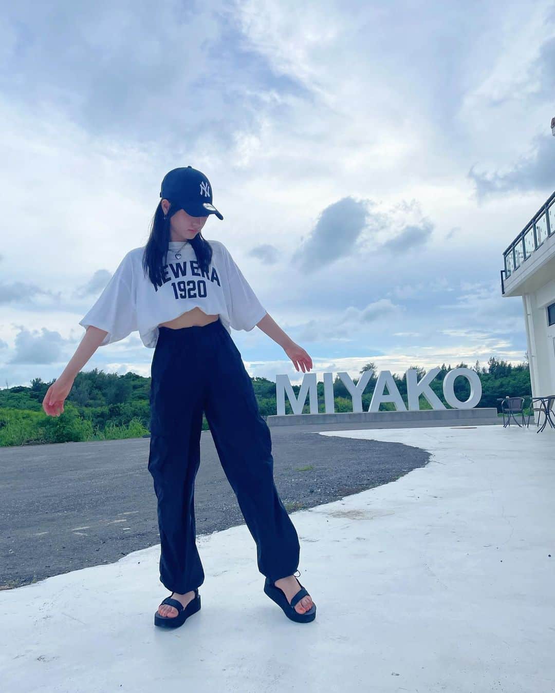凛美のインスタグラム：「◡̈ ⁡ 宮古島行ってきました~！ ⁡ 橋で繋がれた来間島、伊良部島、池間島、 全て巡れて、たくさんの絶景が見れて楽しかったです🐠 ⁡ #沖縄#宮古島#下地島#通り池」