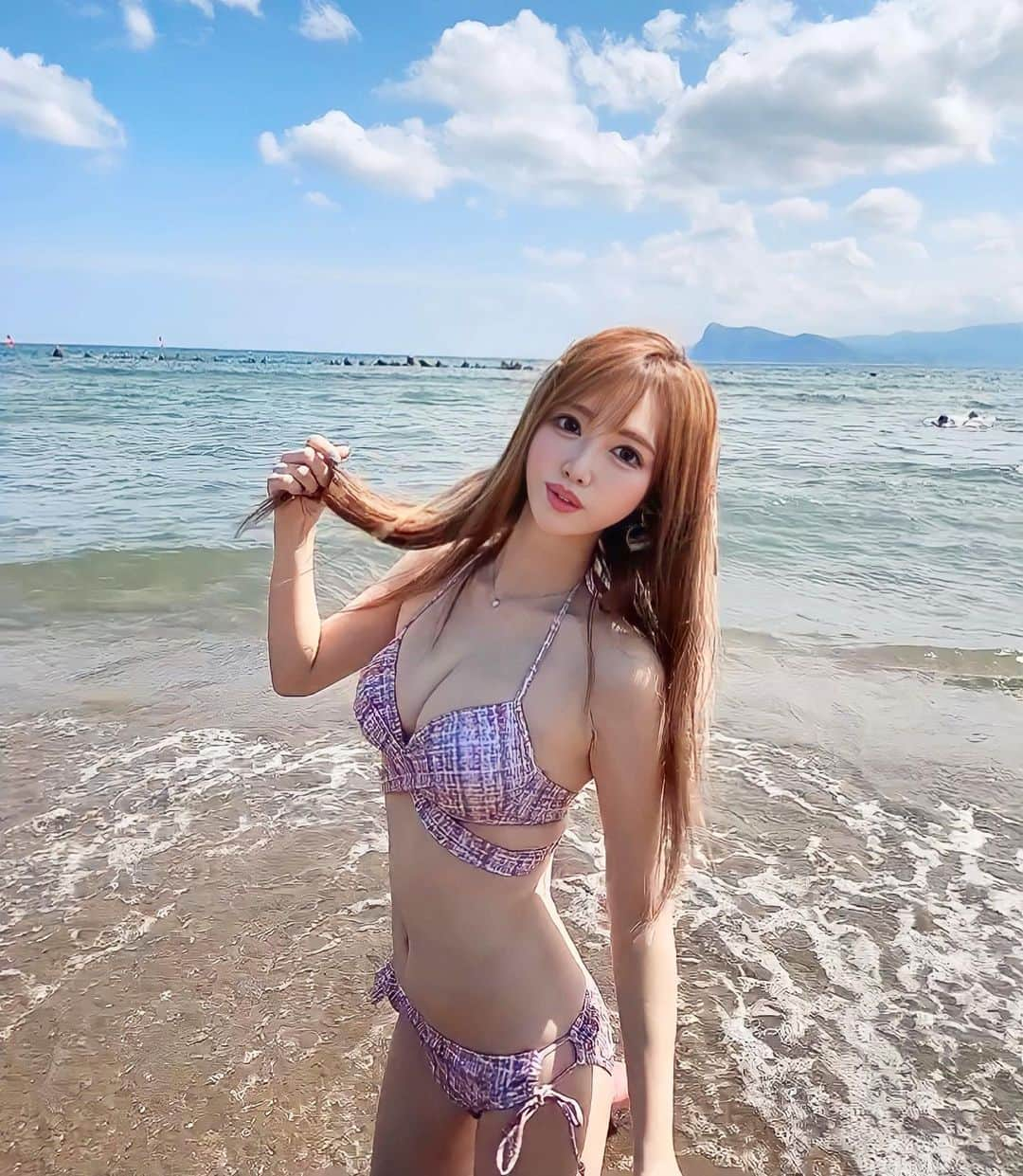 北山美奈のインスタグラム：「今年は猛暑☀️なので北海道的には丁度良い海日和🌊🏖️が続いてる🧜‍♀️🫧🪸  #時差投稿  #バルセロナグループ #ラウンジ凛 #札幌 #すすきの #ススキノ #キャバクラ #キャバ嬢 #キャバクラ嬢 #ニュークラブ #ニュークラ #ニュークラ嬢 #キャバ #ラウンジ #ホステス #すすきのキャバクラ #すすきのキャバ嬢 #すすきのグルメ#美脚#美乳#おっぱいフェチ #札幌旅行 #美人 #美女 #可愛い #可愛い女の子 #蘭島#蘭島海水浴場 #水着美女 #ビキニ女子」