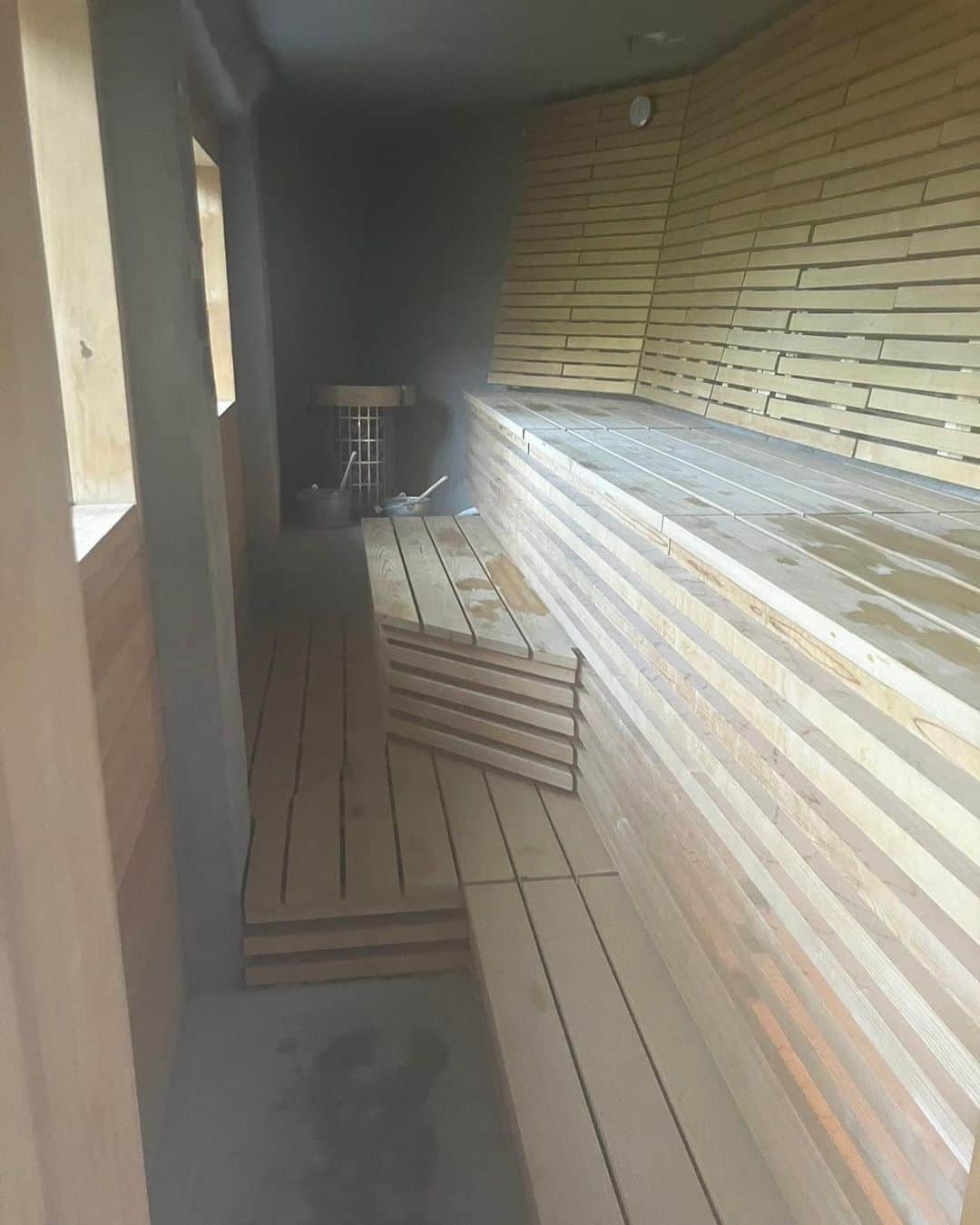 中山来未さんのインスタグラム写真 - (中山来未Instagram)「🏺narayacafe🏺  プライベートサウナ🧖‍♀️ サウナ室から箱根の綺麗な山がみえて ｱﾁｱﾁだけど癒される最高の場所📍  #narayacafe #sauna #finland  #hakone #miyanoshita」8月19日 14時15分 - kurumi_nakayama