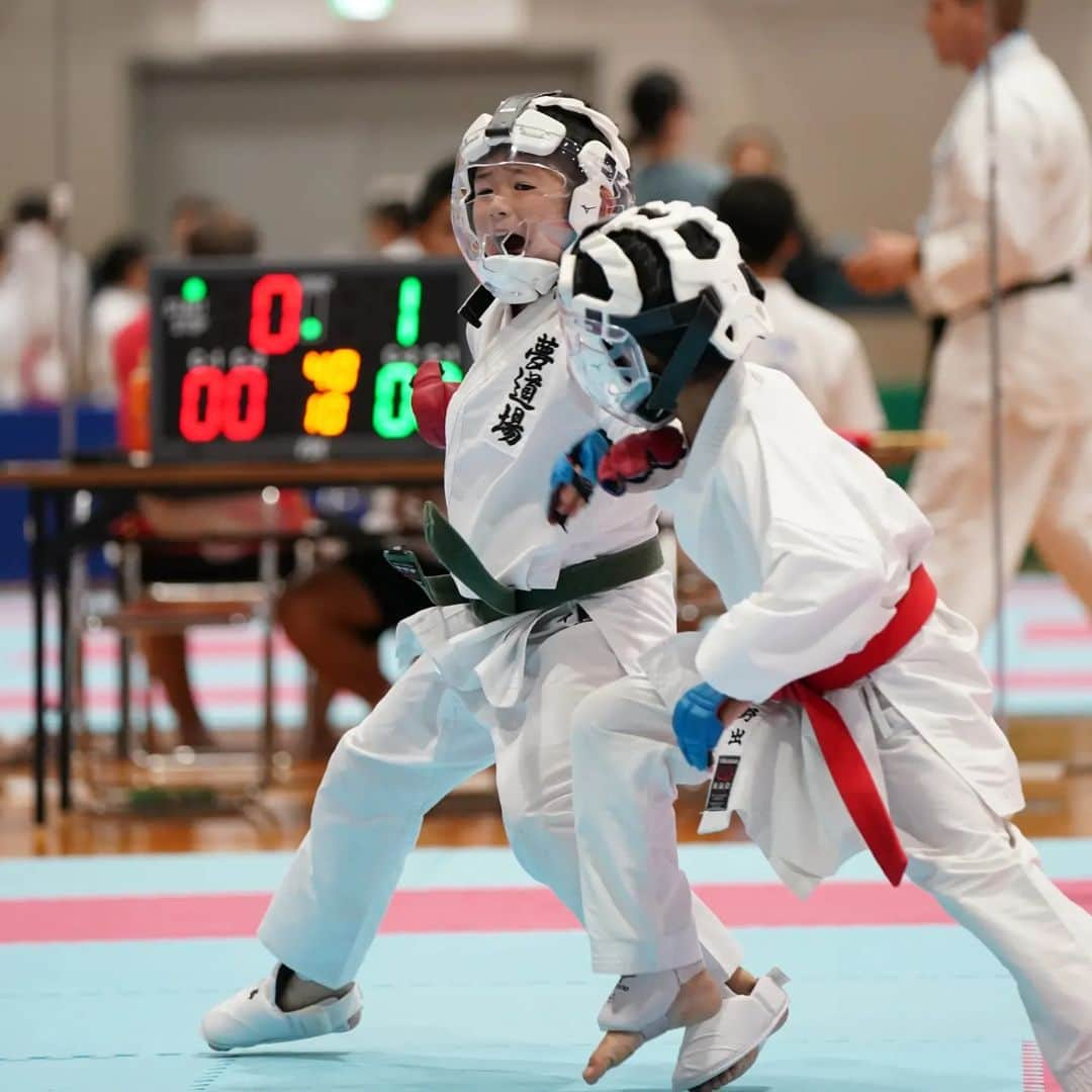 荒賀龍太郎さんのインスタグラム写真 - (荒賀龍太郎Instagram)「Olympic 🥉 medalists @bettiplank 🇦🇹 and @araga1016 🇯🇵 are supporting our future 🥋 stars during their final preparations for the second Araga Youth Cup in the city of Kameoka/JPN.   #KarateInsights #Karate #KarateForLife #karateyouth #futurestars  @mk_lionseries 📸」8月19日 14時33分 - araga1016