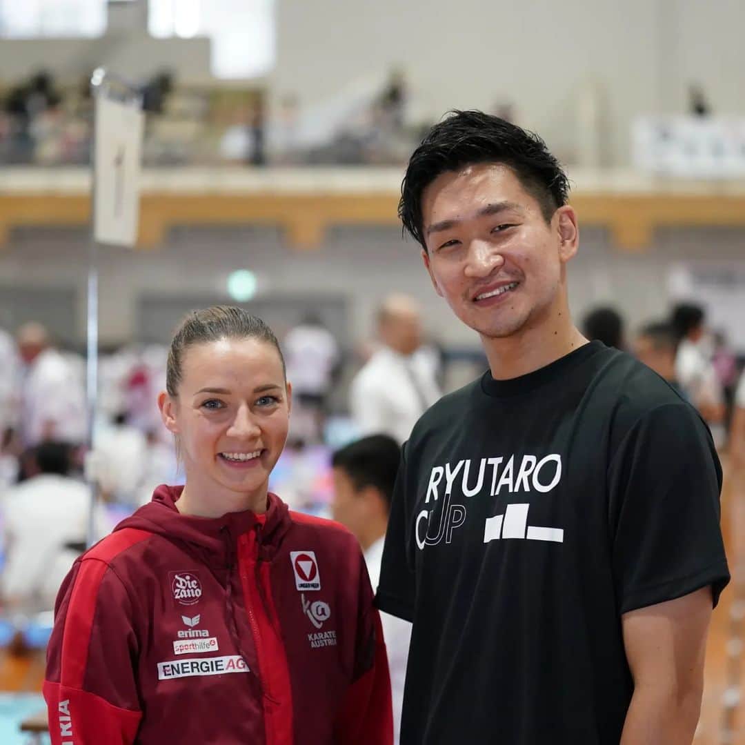 のインスタグラム：「Olympic 🥉 medalists @bettiplank 🇦🇹 and @araga1016 🇯🇵 are supporting our future 🥋 stars during their final preparations for the second Araga Youth Cup in the city of Kameoka/JPN.   #KarateInsights #Karate #KarateForLife #karateyouth #futurestars  @mk_lionseries 📸」