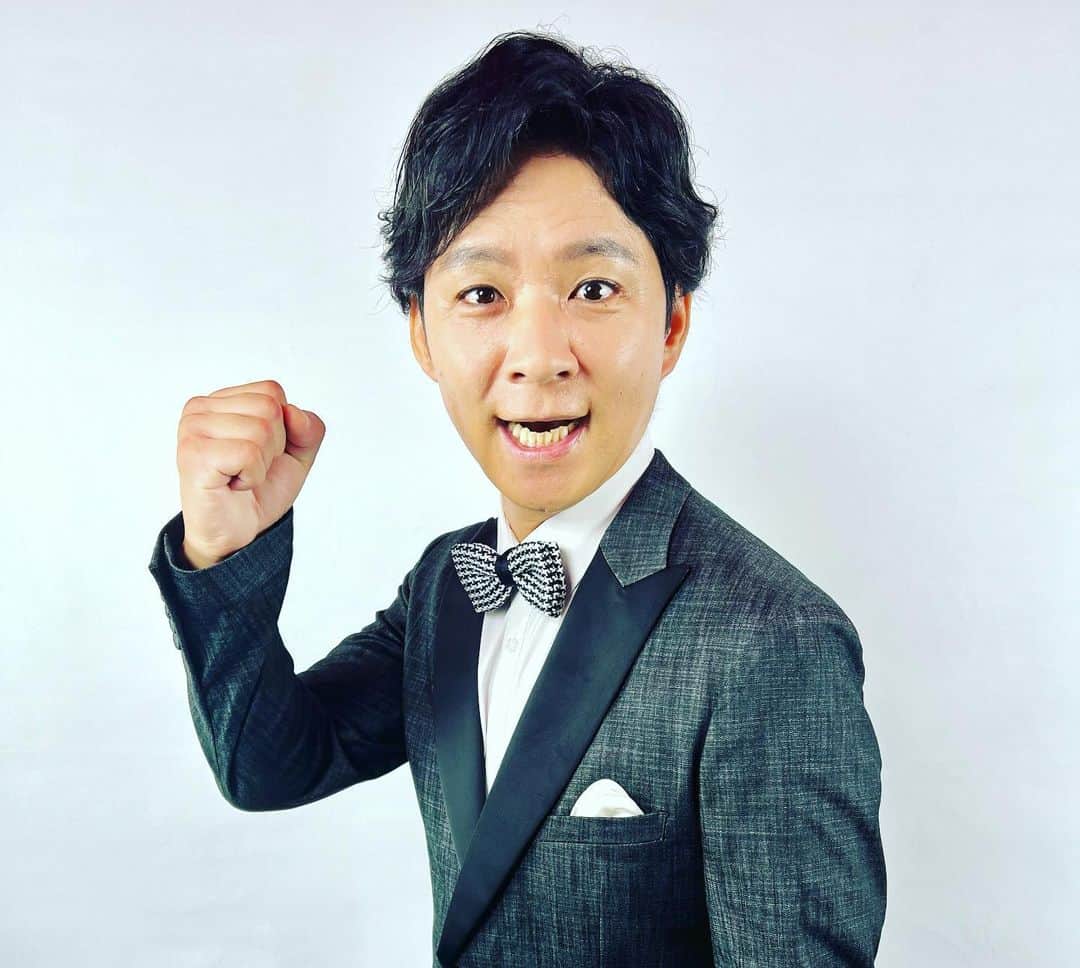 渡部建のインスタグラム：「この度、お問い合わせをたくさんいただいたので結婚式のお祝いコメントVTRの依頼を受けることにしました！  info@p-jinriki.com  こちらに依頼内容のメールをお送りください。  件名を 【渡部建結婚式VTR依頼】依頼者のお名前 で統一してください。 ※こちら以外の件名だと対応不可となる可能性があります  お問い合わせいただきましたら、担当者から1週間以内に金額面などお返事をさせて頂きます。 入金確認後1ヶ月以内に動画を順次お送りさせていただきます。  発注には時間に余裕を持って行ってください。  #渡部お祝いコメント #結婚式VTR」