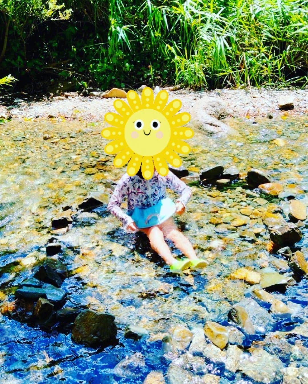 大和田美帆さんのインスタグラム写真 - (大和田美帆Instagram)「.  暑すぎるので涼しげな動画を。  夏はとにかく水遊び。 おうちプール、区民プール、公園プール、お友達の家プール、海、川。　 私と2人もいいけど、２年生にもなると、いろんな友だちとたくさん遊べるのも嬉しいね。有難いね。  #夏休み#小学生#大人も遊ぶ#友達と遊ぶ#たくさん遊ぶ夏休み#どう頑張っても焼ける夏休み#ジニーは少し黒めです#子どもと遊んで焼けない方法知ってたら教えてねもう手遅れかもだけど(^-^)  #夏は黒くなりたい派」8月19日 14時43分 - miho_ohwada