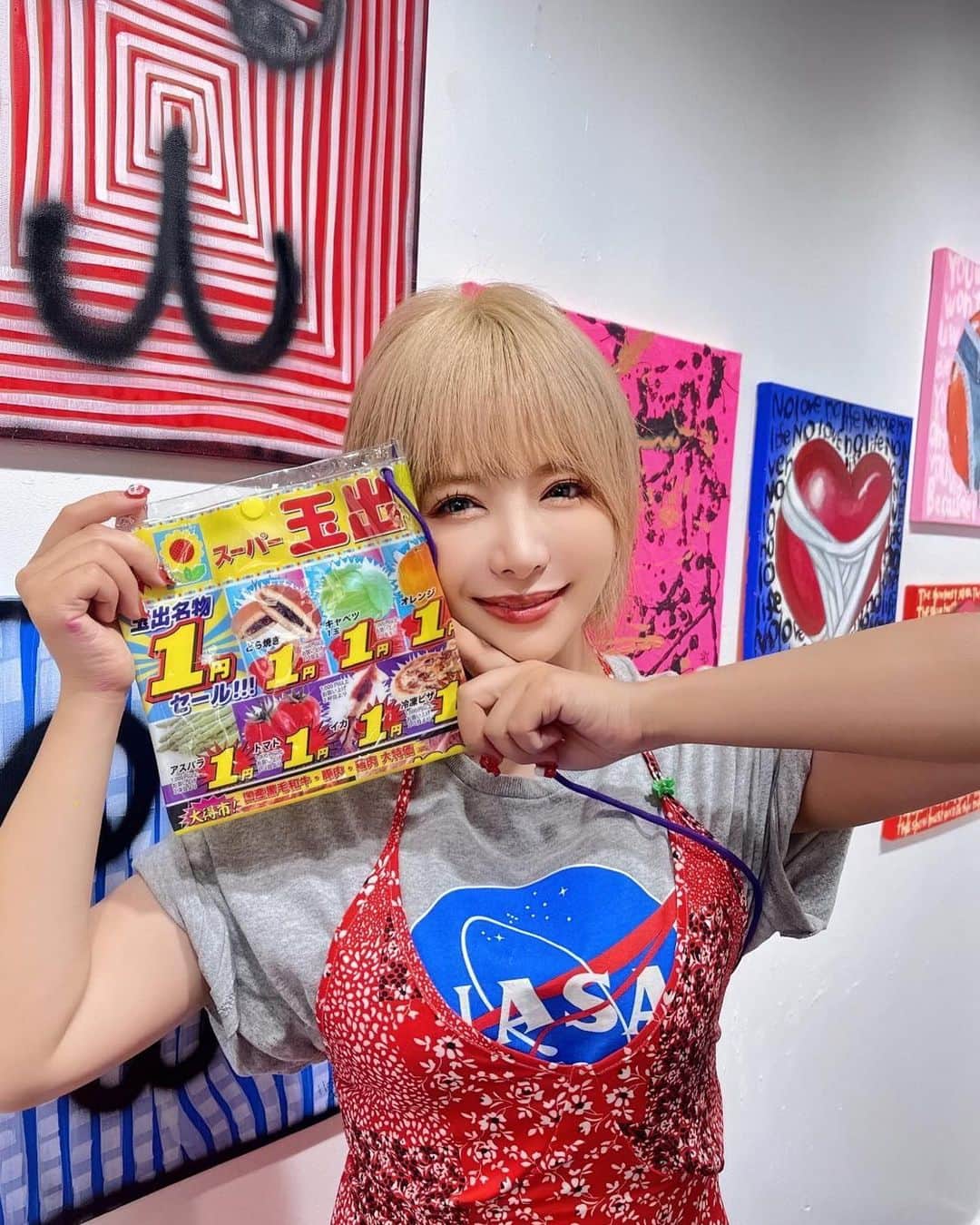 星美りかのインスタグラム：「solo exhibition "​人生 is オナニー" 初日ありがとうございました😘  次の在廊日は26日！27日！  2023. 8/19(sat) - 8/27(sun)  mon-fri)14:00-21:00 sat,sun)13:00-21:00 ⚠️tue* CLOSED  @excube   🧠在廊日8/19.26.27  14:30-19:00 #art  #popart  #soloexhibition  #個展」