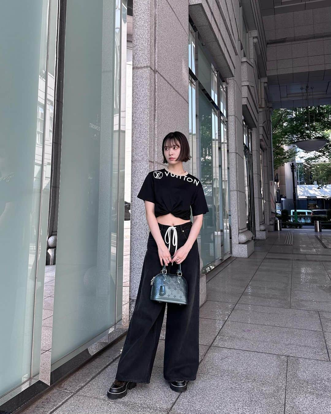 松本愛（まあぴぴ）さんのインスタグラム写真 - (松本愛（まあぴぴ）Instagram)「今日の私服🏷️  デニム暑すぎたよ〜〜！！🫠  Tops #louisvuitton  Pants #mm6 Bag #louisvuittonbags  Shoes #louisvuittonshoes」8月19日 20時42分 - aimatsumoto_45