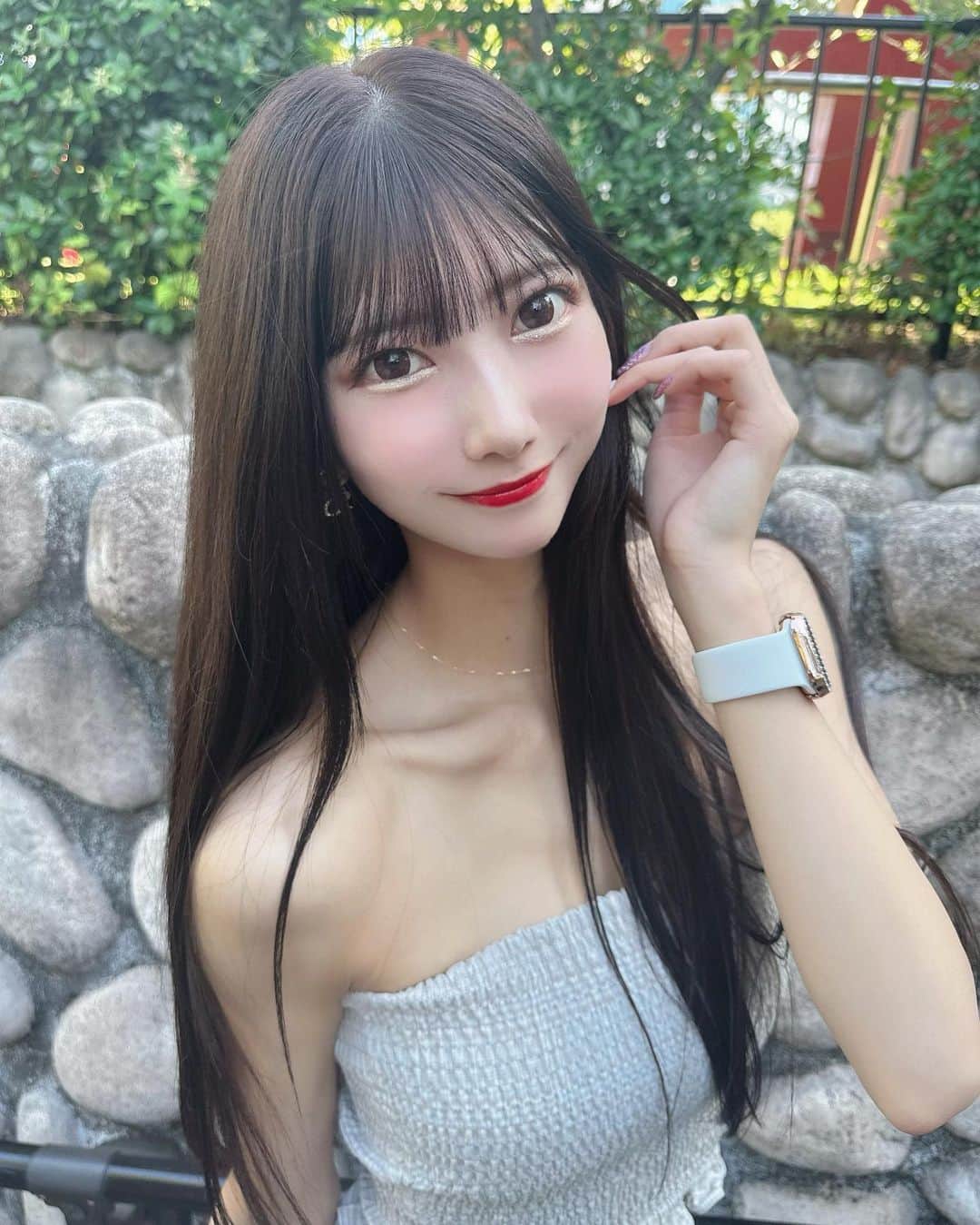 山広美保子のインスタグラム：「26歳になりました🌻 素敵なお姉さん目指して頑張ります！！これからもよろしくね🥰 . . . . . #夏服 #誕生日 #生誕祭 #ケーキ #美脚 #ニットワンピース #タイトスカート #ワンピース #フェミニン　#私服 #全身コーデ #アイドル #idola #lucu #cantik #ไอดอล  #follow #フォロワー募集中 #いいね返し #乃木坂46 #乃木坂46 #大人 #大人女子 #大人女子コーデ #美脚 #撮影  #巻き髪 #ロングヘア #ヘアアレンジ #ノースリーブ #ノースリーブワンピース」