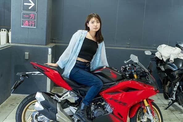 竹川由華のインスタグラム：「バイクの日✨  　いつもありがとう私のイケメン（愛車） 　#819の日 #819 #バイクの日　#バイク　#バイクのある風景  #バイク女子  #ばいく」