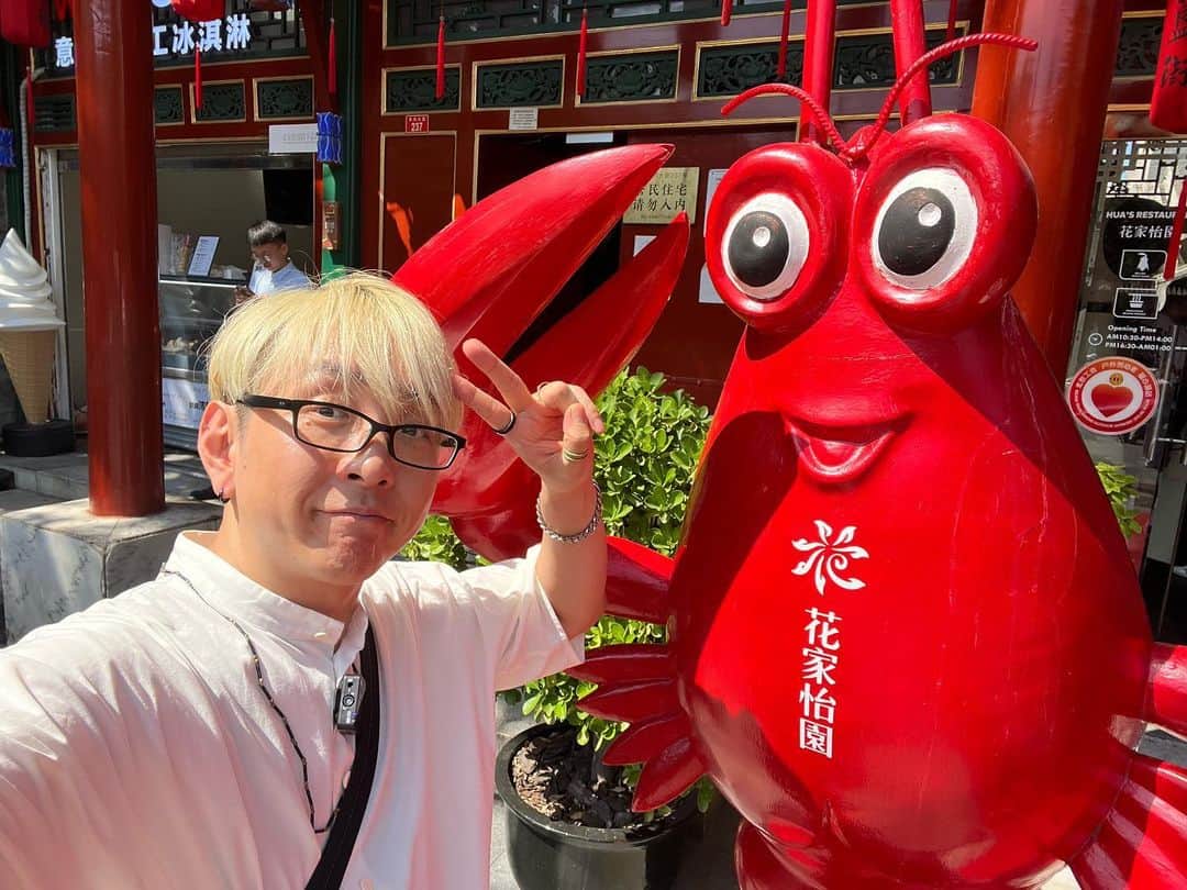 tokuのインスタグラム：「昼からザリガニ🦞」