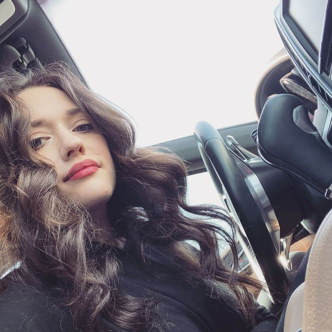 カット・デニングスのインスタグラム：「would you believe I’m just OKAY at driving?」