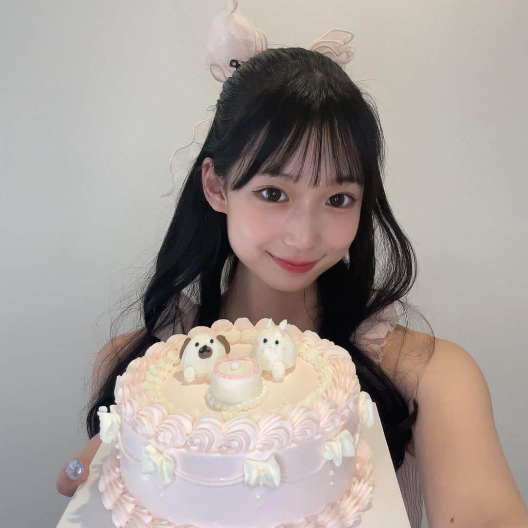 百田汐里さんのインスタグラム写真 - (百田汐里Instagram)「私の大好きを詰め込んだケーキを作って頂きました( ･ ･̥ )♡ ． ．  #センイルケーキ  #センイル  #cake  #birthdaycake  #생일  #생일케이크」8月19日 15時53分 - shi._.o19