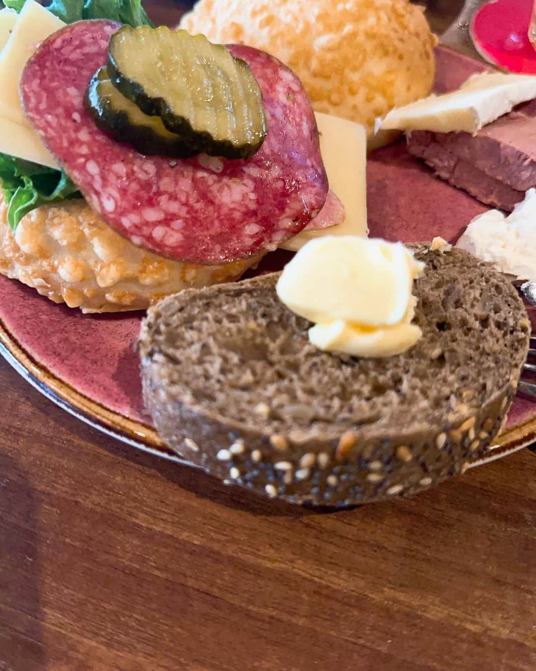 のインスタグラム：「今日の朝食と昨日の夕食。 ご飯が食べたい。」