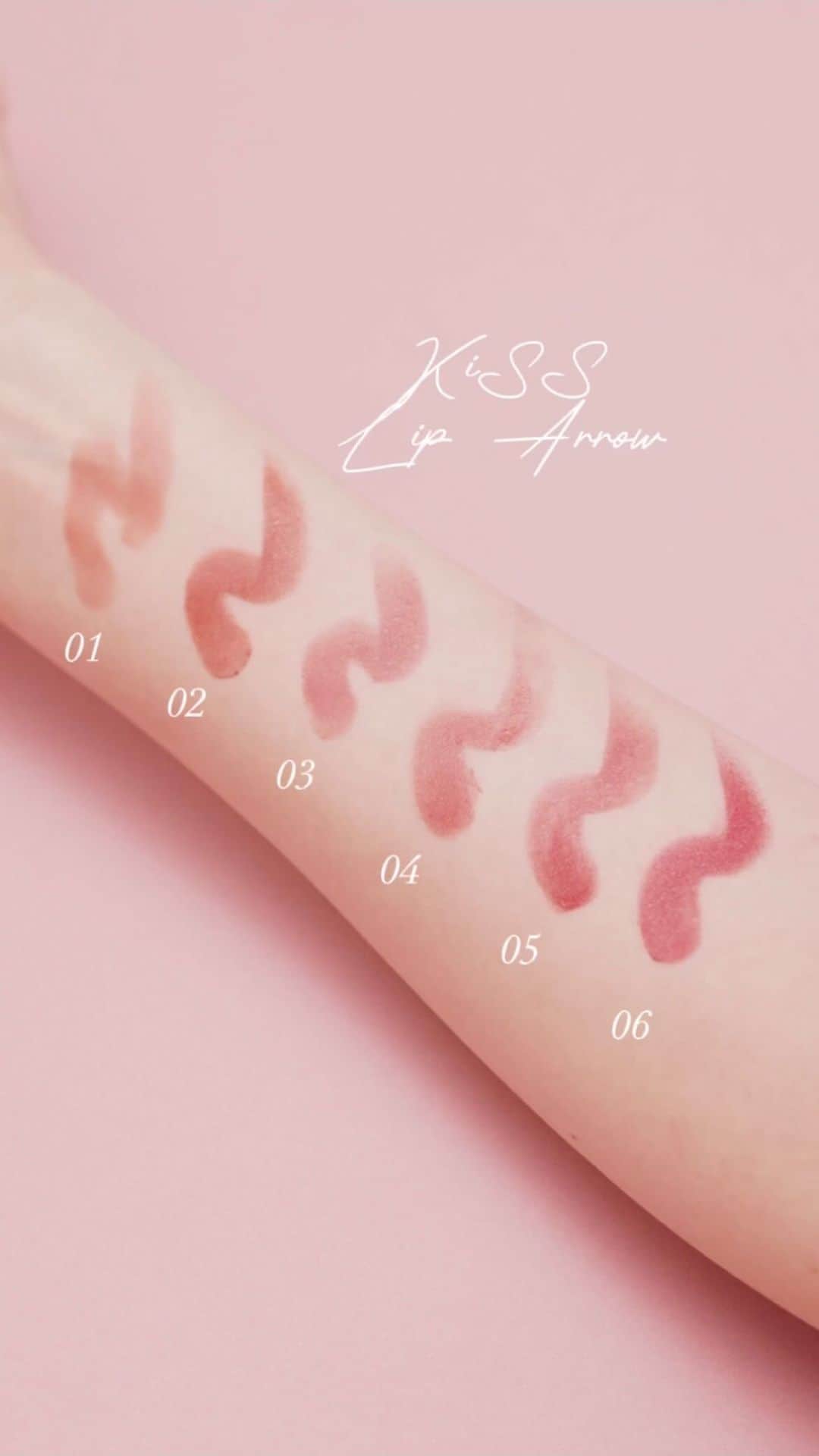 kiss コスメティクス（公式）のインスタグラム：「口角狙い撃ち🏹 ポジティブなキュッと上がった口元へ💋  「キス リップアロー」 全6色  ✔ 9/1 ロフト先行発売 ✔ 9/22 全国発売  細さNo.1※✨  超スリム※ボディだから 細かいところまで綺麗に塗れ 唇のキワまで描きやすいのがポイント！  「元から綺麗」な唇を なめらかな塗り心地で描きだします♪  今っぽい生ツヤ感も◎ もっちりレアグロウ仕上げの全6色  実際の唇に塗った色味は、写真でチェック😉 お気に入りの一色を見つけてね！  ※キス リップ製品において  #KiSS #KiSSコスメ #キスミー #リップアロー #コスメ #メイク #プチプラコスメ #今日のコスメ #コスメ大好き #本気コスメ #今日のメイク #美容 #コスメ好きさんと繋がりたい #コスメレポ #オフィスメイク #おすすめコスメ #新作コスメ」