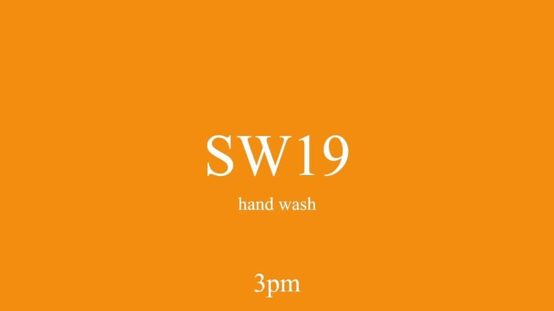 キム・ヨンソのインスタグラム：「#제품협찬  🧡SW19🧡  👀요즘 많이 보이는 브랜드죠?🤭 인플루언서 및 연예인 추천 브랜드이기도 하고요.  전 이번에 3pm 핸드워시를 써 봤어요!  3pm은 ”오후 공원에 만개한 꽃과 향긋한 과일의 향기“ 라는 향이래요.  설명이 참 상큼하죠🍊 설명처럼 향이 참 상큼하고 발랄하더라고요!  꽃향기도 은은하게 나면서 기분 좋은 낮에 정원에 있는 기분이었어요! 손을 씻고 나서도 향이 오래 지속 돼서 참 좋았답니다🧡  가격은 ➡️ 280ml / 28,000 원 ✨특징으로는 퍼퓸 본연의 향을 담아 세정 후에도 은은한 향기가 지속 돼고  식물 유래 성분과 코코넛 유래 성분을 함유하여  사용 후에도 손을 촉촉하게 유지해주는 비건 포뮬러 제품이에요👍🏻 ✔️[시코르 8월 프로모션] - 핸드워시 1+1 (3pm, 6pm, 9pm 구매시 본품 1개 증정 / 한정수량) - 핸드워시 1+1 제외 전품목 15% 할인 및 7만원 이상 구매시 필로우미스트 본품 (49,000원 상당) 증정 놓치지 마세요😉✌🏻  #시코르 #시코르서포터즈 #chicor #신세계 #시코덕#sw19」