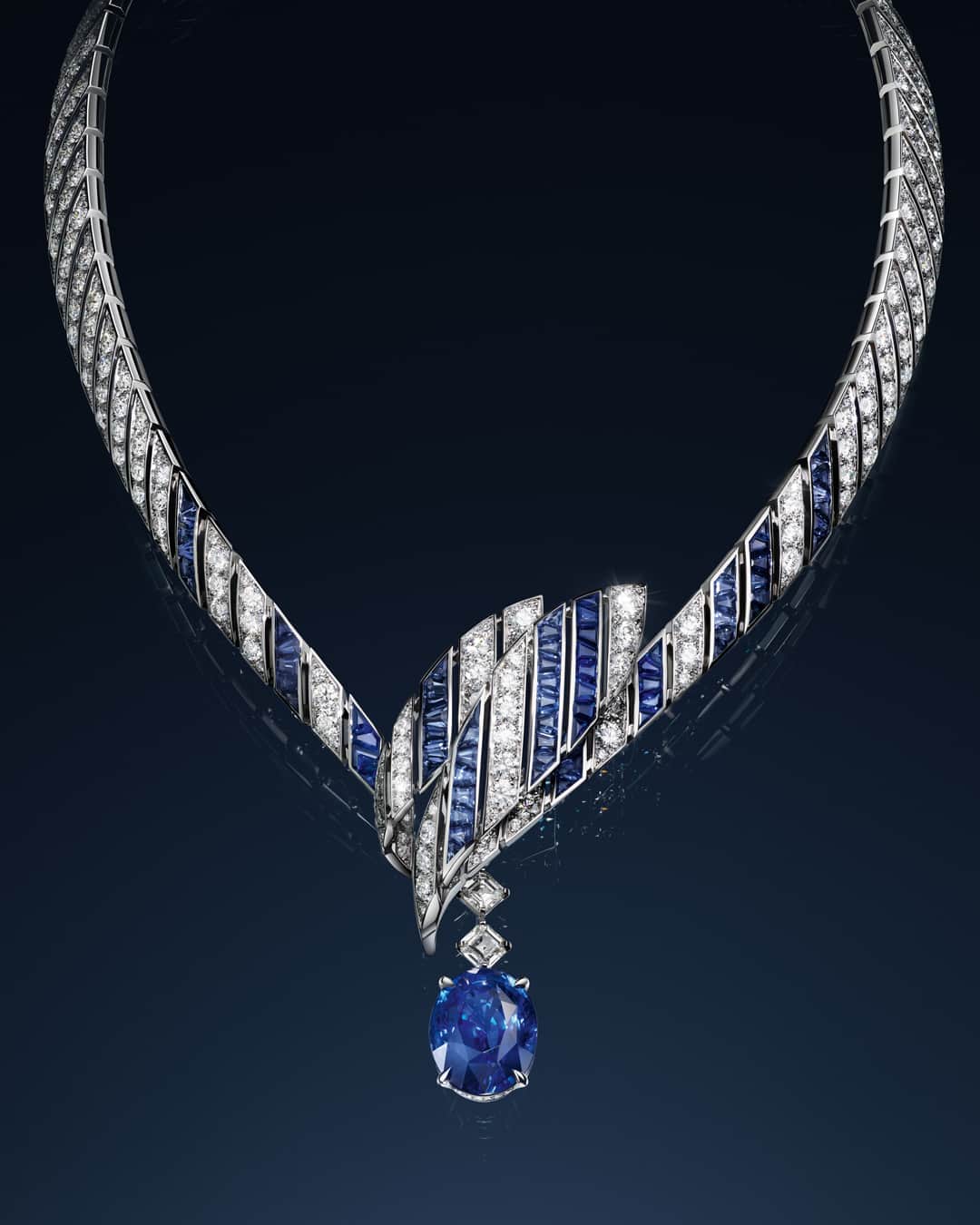 Chaumetさんのインスタグラム写真 - (ChaumetInstagram)「Immerse yourself in the allure of the Agapanthus necklace, a modern and graphic interpretation of the African plant. ⁣ Adorned with a stunning oval-cut Ceylon sapphire of 21.26-carats, it gracefully rests on a ribbon necklace embellished with diamonds and sapphires. Indulge in the elegance of the flower blooming in hues of enchantment. ⁣ ⁣ #Chaumet #LeJardindeChaumet #ChaumetHighJewellery」8月19日 16時00分 - chaumetofficial
